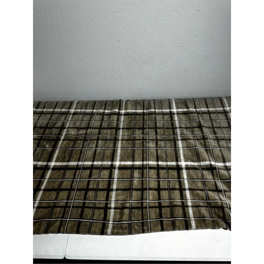 Better Homes & Gardens Fleece Plush Throw Blanket Plaid 50” x 70” Brown